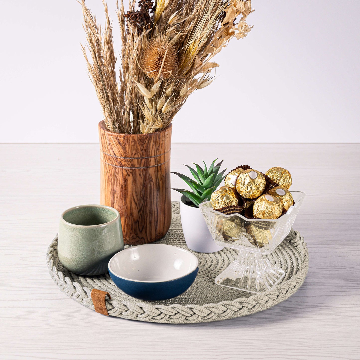 DARIDO Beige Placemats- 32cm- Round, Durable & Elegant Table Decor