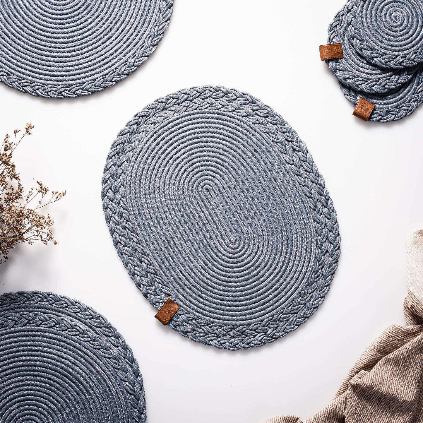 DARIDO Grey Placemats- 30x40 cm Oval, Durable & Elegant Table and Outdoor Decor