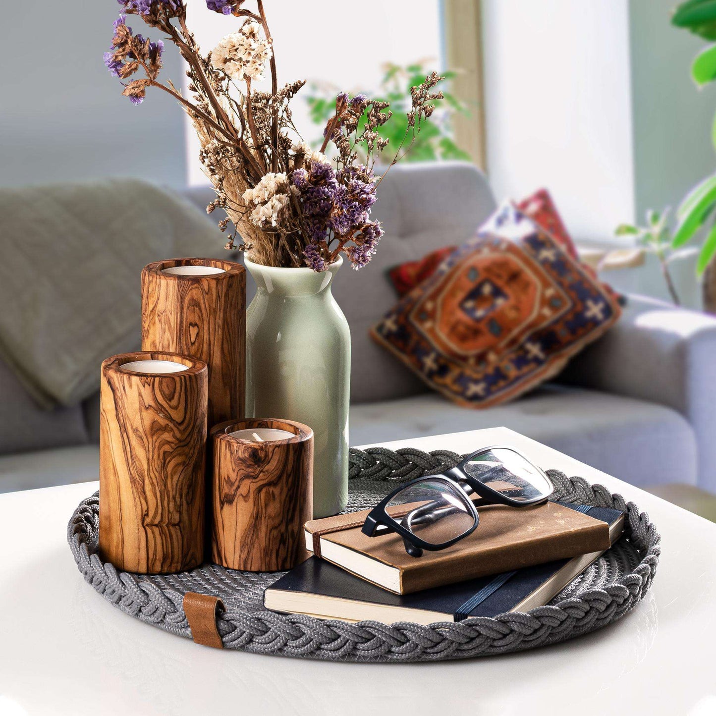DARIDO Set of 2 Grey Placemats- 32 cm- Round, Durable & Elegant Table Decor