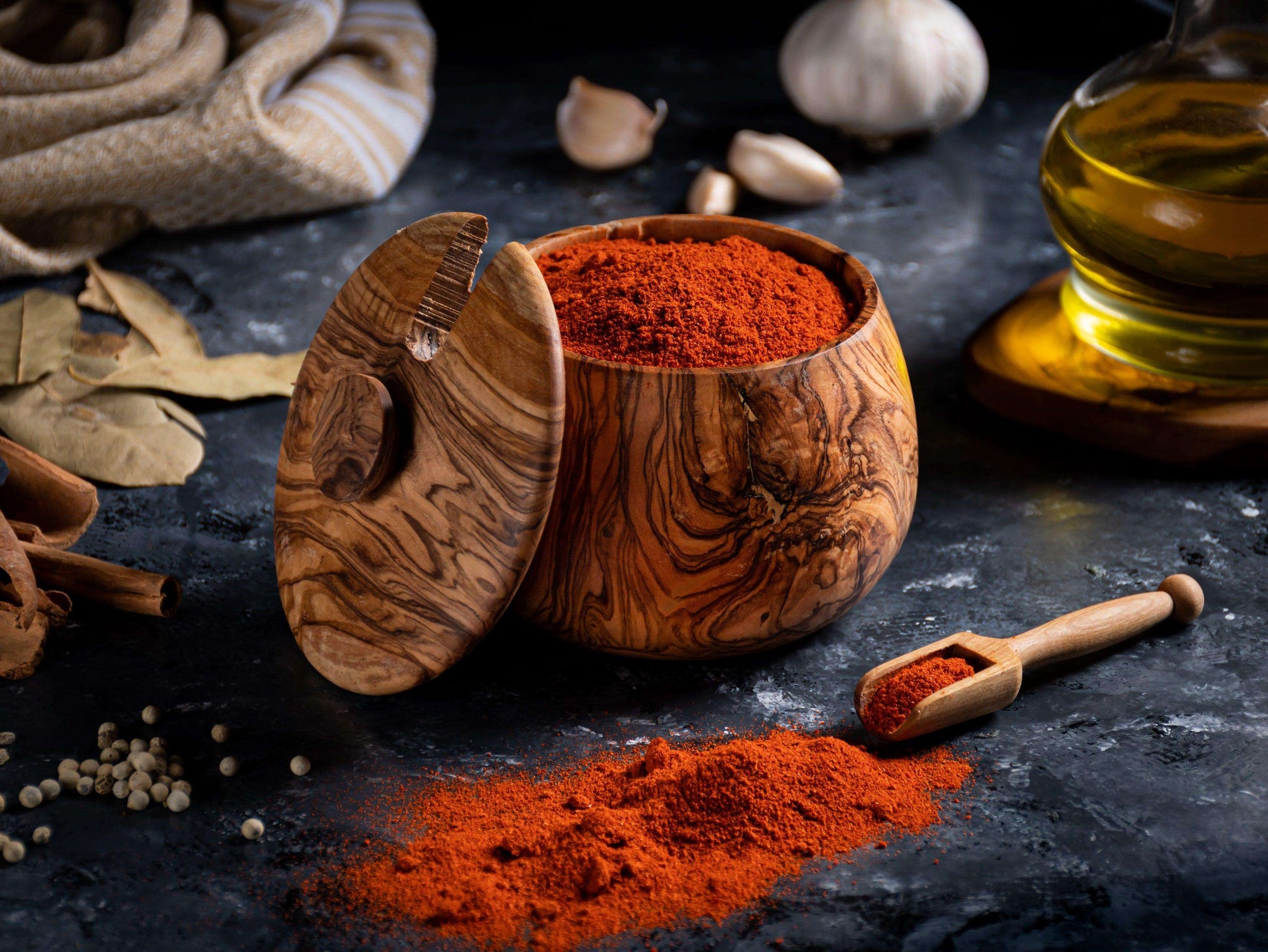 DARIDO Handmade Olive Wood Spice Jar: Elegantly Crafted with Lid & Scoop - Timelessly Durable